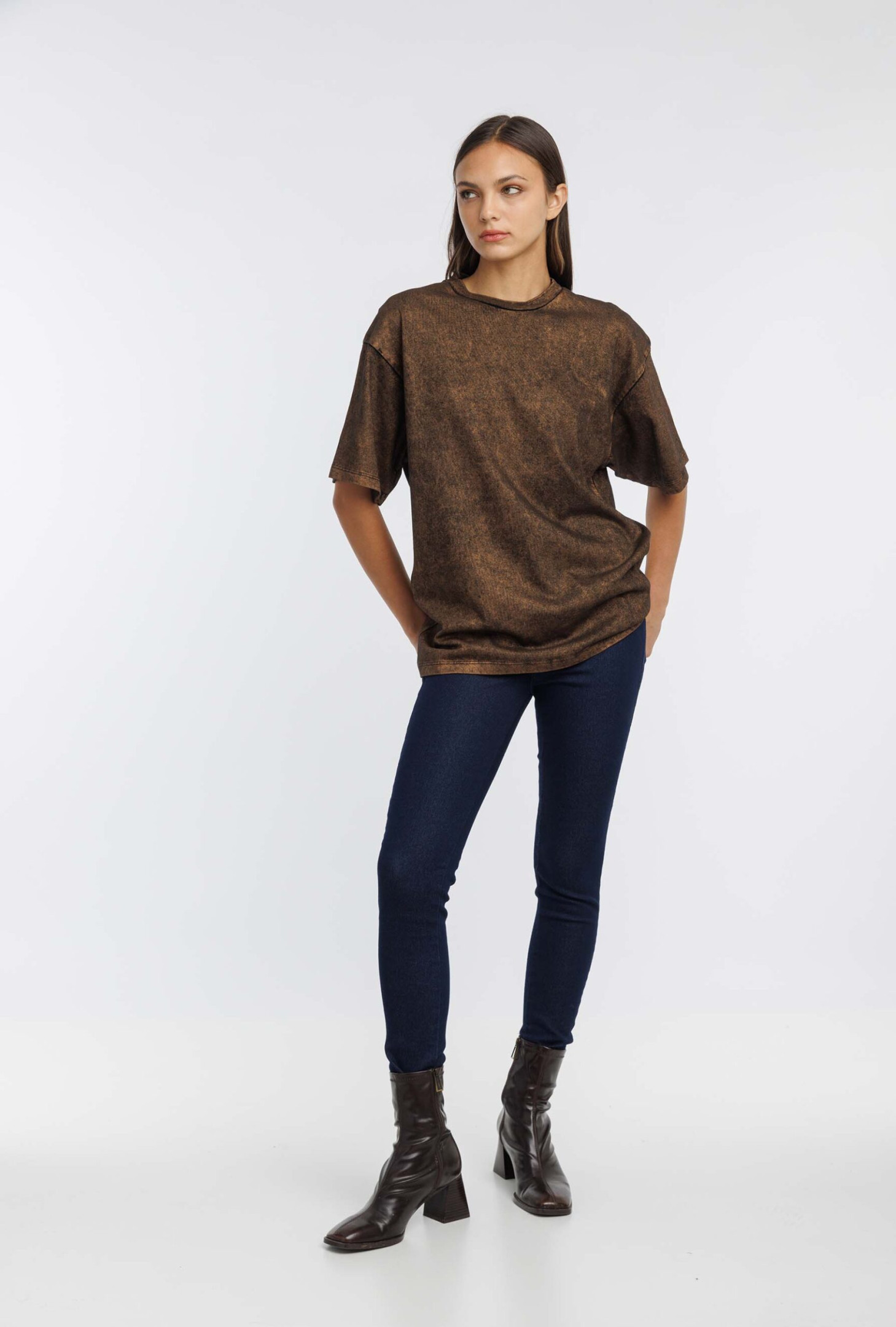 REMERA AKITA